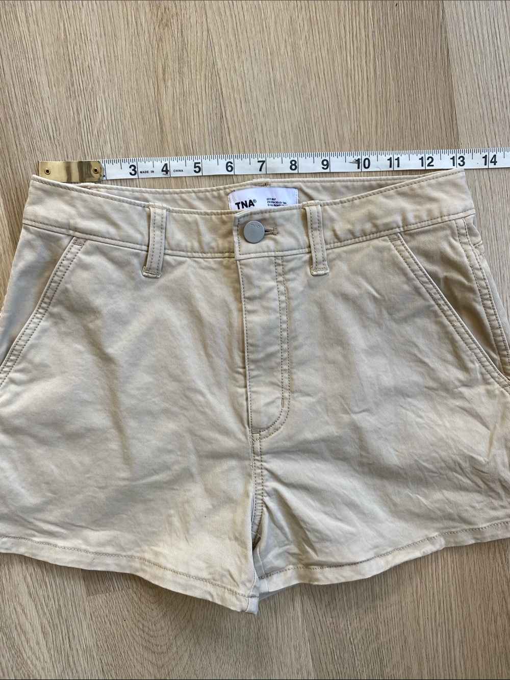 Aritzia TNA Beige Chino Utility Shorts Size 2 Cotton Stretch Casual Summer - Picture 7 of 8